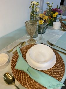 plato rattán con plato esencia blanca